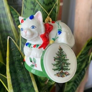 SPODE Christmas Cat Ornament Tangled In Lights White Kitty Kitten Ceramic Cute
